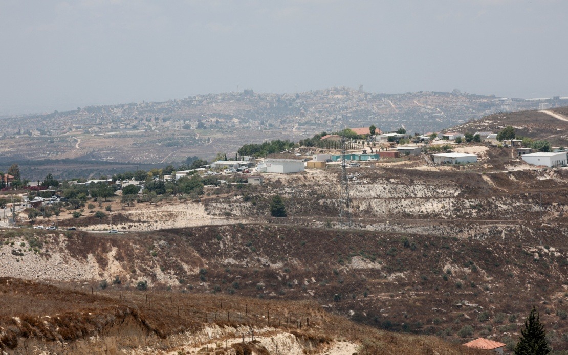 Israeli Forces Injure Palestinians in East Jerusalem, Seize Property in West Bank