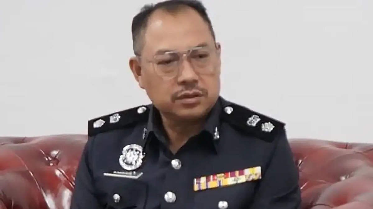 Drug suspect arrested after confronting police with parang in Jeli raid