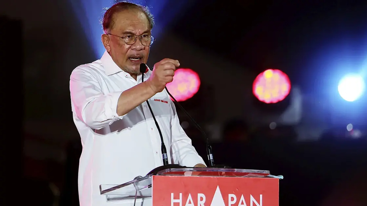 Anwar Warns Against Dragging Monarchy Into Negeri Sembilan Election Campaign