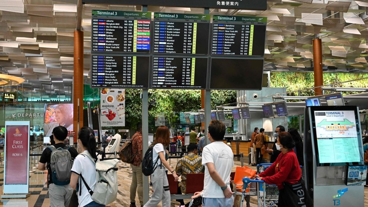 Hong Kong Mother and Son Jailed for Violent Airport Clash in Singapore