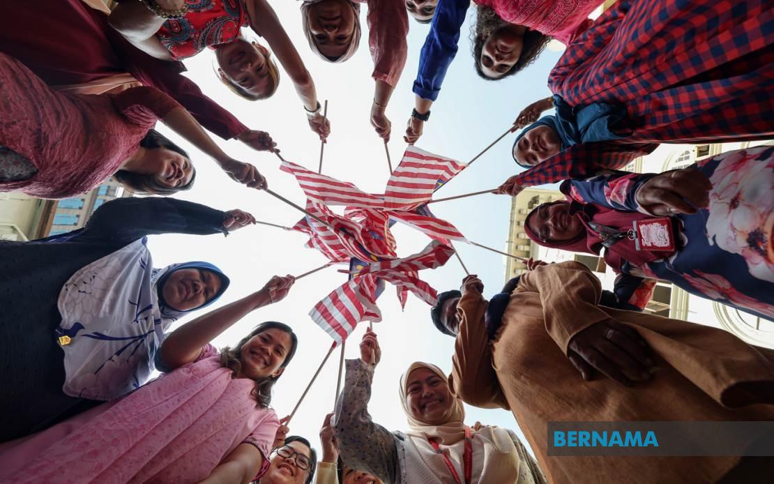 PM Anwar Calls on Malaysians to Unite and Protect Nation Ahead of Merdeka Day