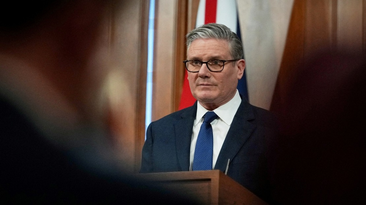 Trump Predicts UK PM Starmer's Resignation Over Immigration and Energy Policy Failures