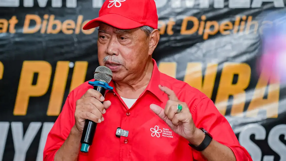 Muhyiddin Defends Bersatu's Election Role as Khaled Questions Party's Interference