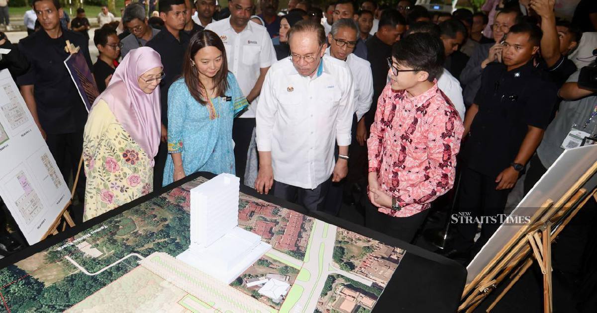 Anwar Defends Urban Poor Rights Record, Points to Bukit Kiara Housing Initiative