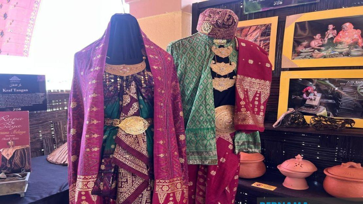 Kain Lima Faces Extinction as Skilled Weavers and Market Interest Fade