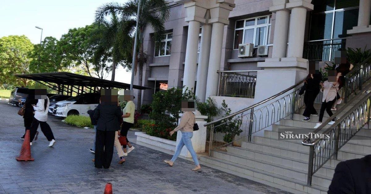 Kelantan Syariah Court Delays Hearing for 14 Men Accused of Cross-Dressing