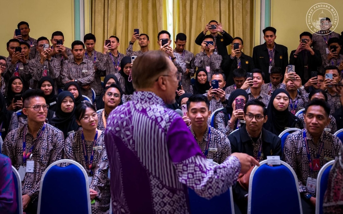 PM Anwar Urges Civil Servants To Champion Integrity And Embrace Organisational Change
