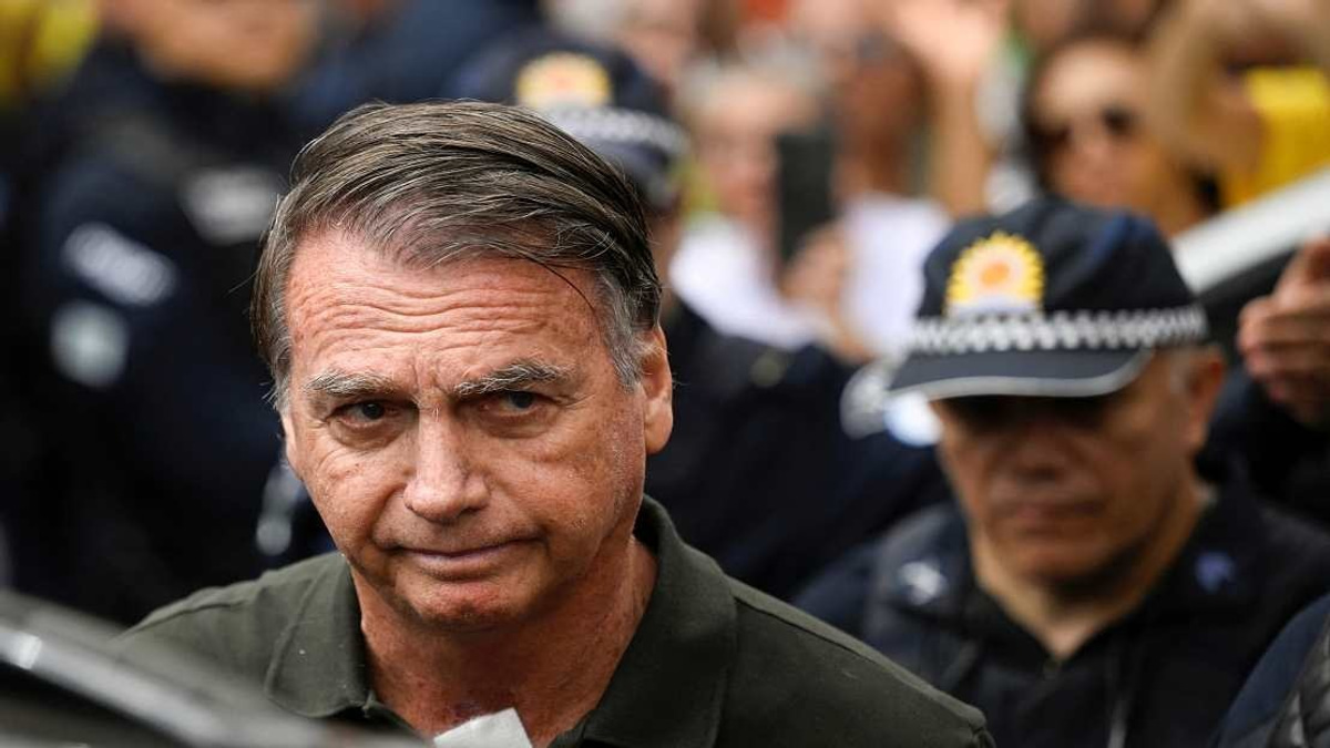Brazilian Court Blocks Milei's Visit to Arrested Bolsonaro Ahead of Election