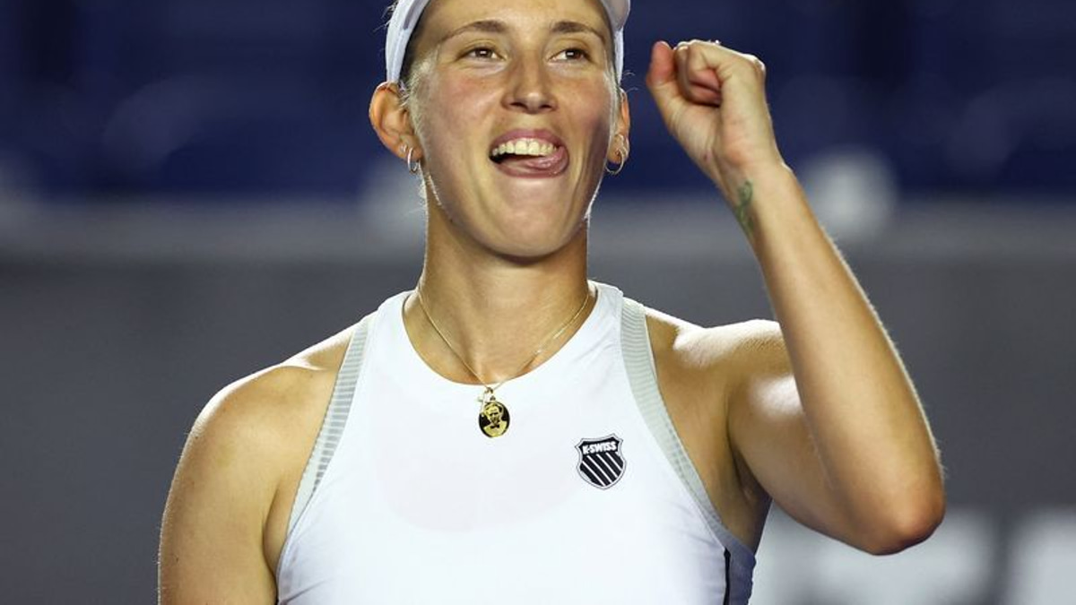 Mertens Storms Back to Reach Monterrey Final, Sets Up Showdown With Parry