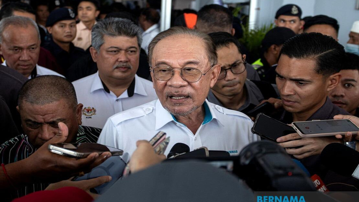 PM Anwar Warns Unity Coalition Partners Against Attacking Federal Government During State Campaigns