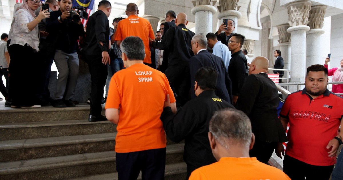 Ex-Tabung Haji chief and senior Treasury official appear for remand proceedings