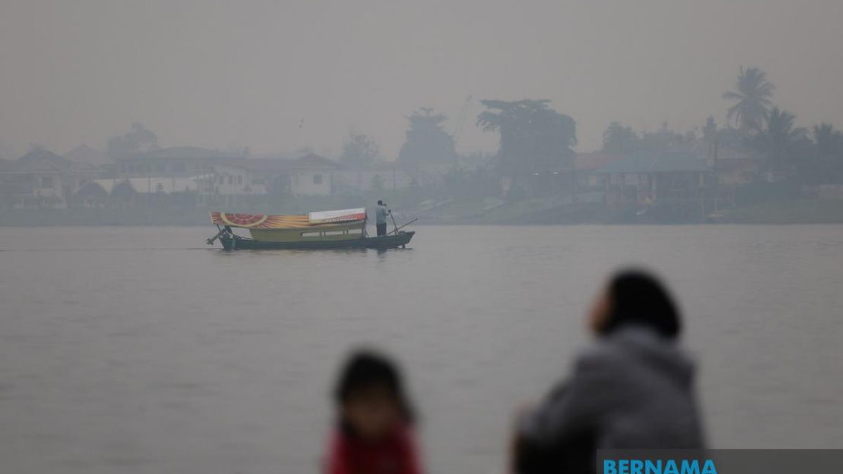 Cloud Seeding Targets High-Pollution Areas as Malaysia Battles Haze and Water Shortages