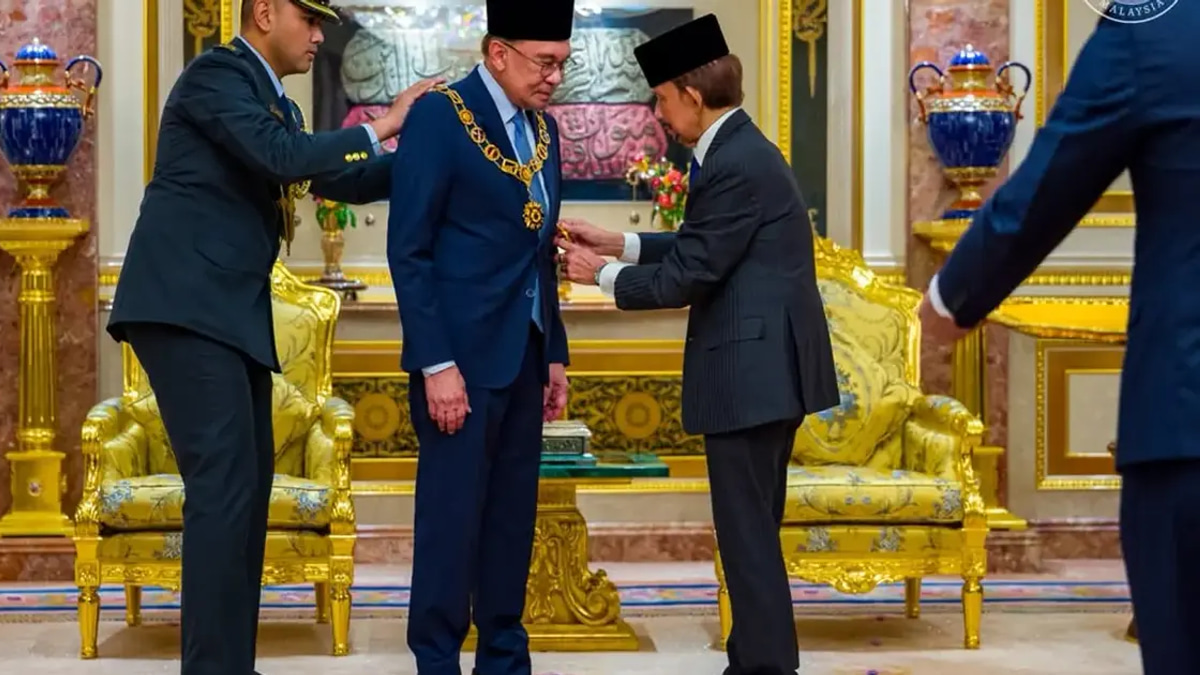 Anwar Ibrahim Receives Prestigious Royal Honour from Brunei Sultan