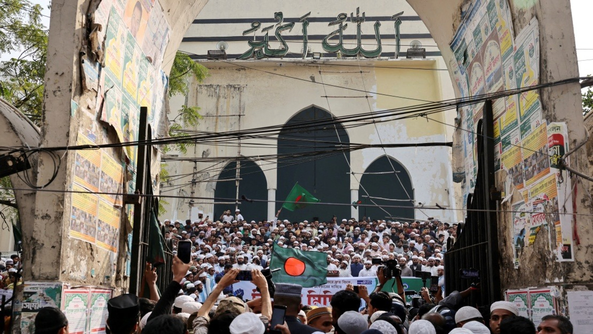 Three Bangladesh Police Officers Sentenced To Death For Killing Protesters During 2024 Uprising