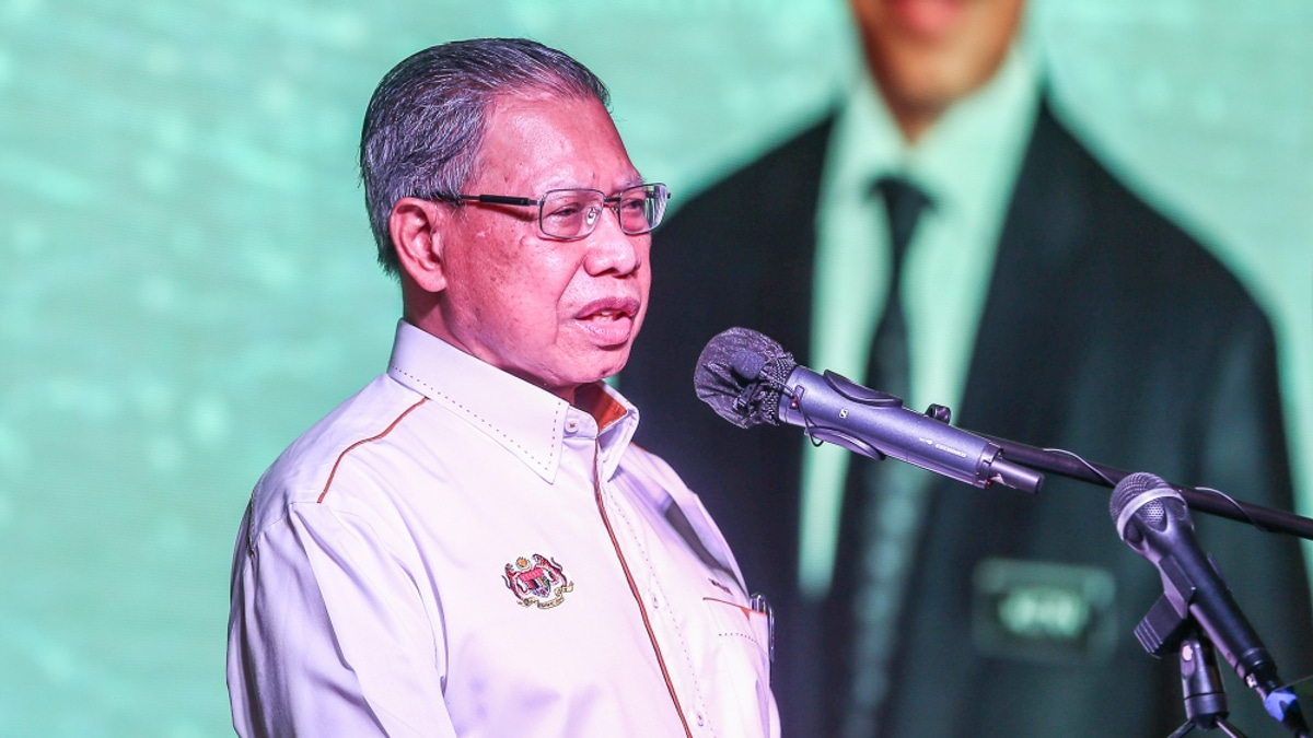 Mustapa Mohamed, 76, Steps Back From Politics, Backs New Generation for GE16