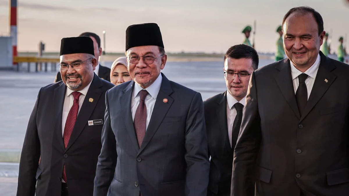 Anwar Ibrahim Arrives in Turkmenistan for Central Asian Diplomatic Push