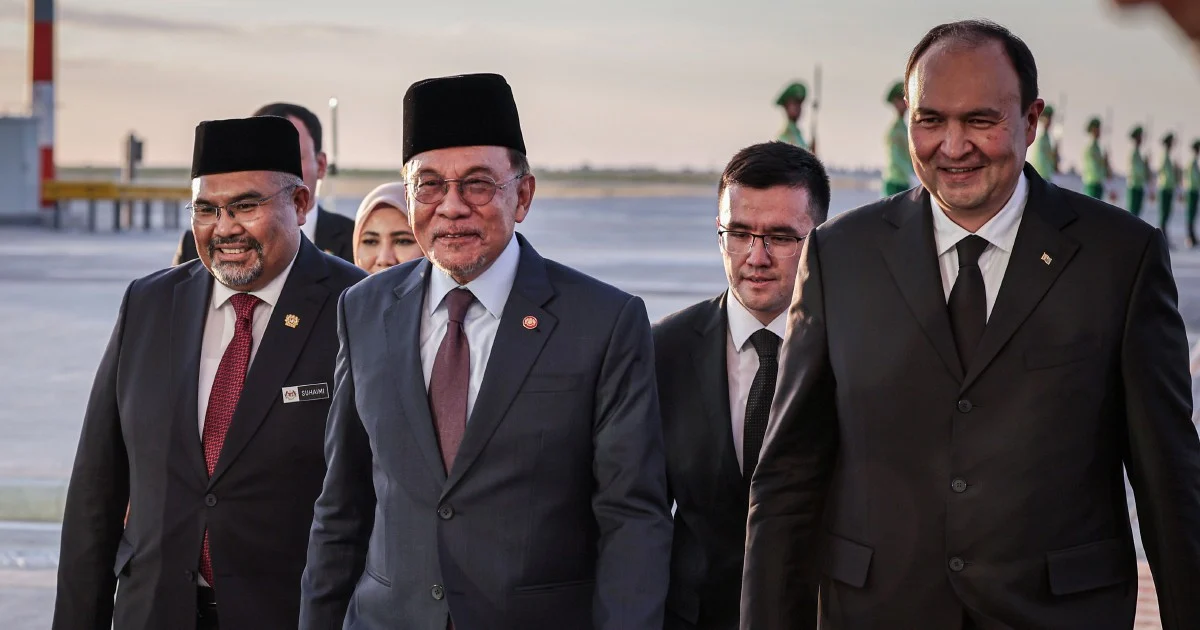 Anwar Ibrahim Arrives in Turkmenistan for Central Asian Diplomatic Push