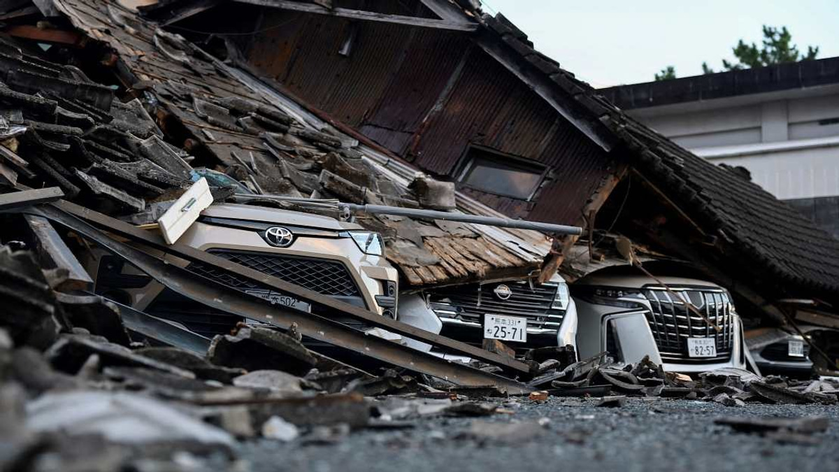 Japanese Retailer Admits Ordering Staff Back Into Mall Before Fatal Explosion