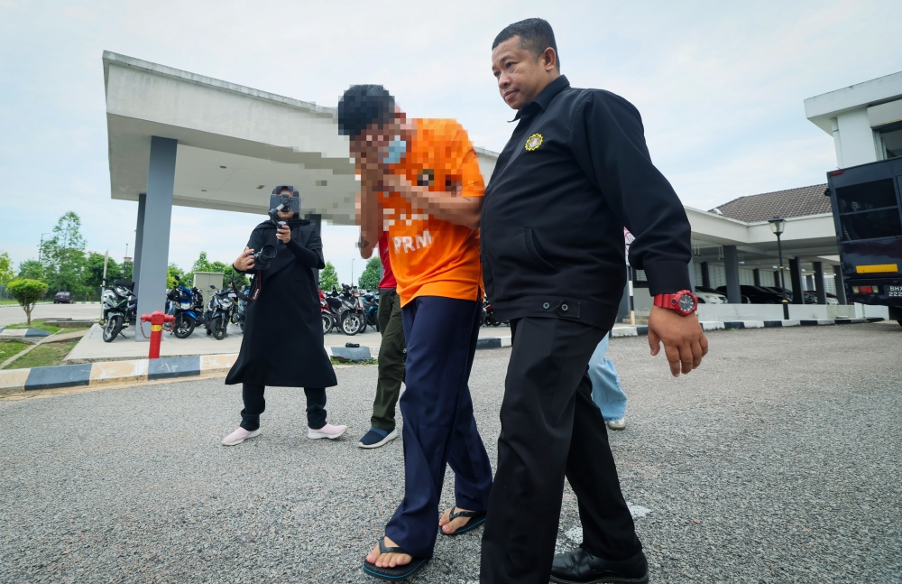 Kelantan Police Chief Held in Week-Long Remand Over RM500 Bribery Allegations