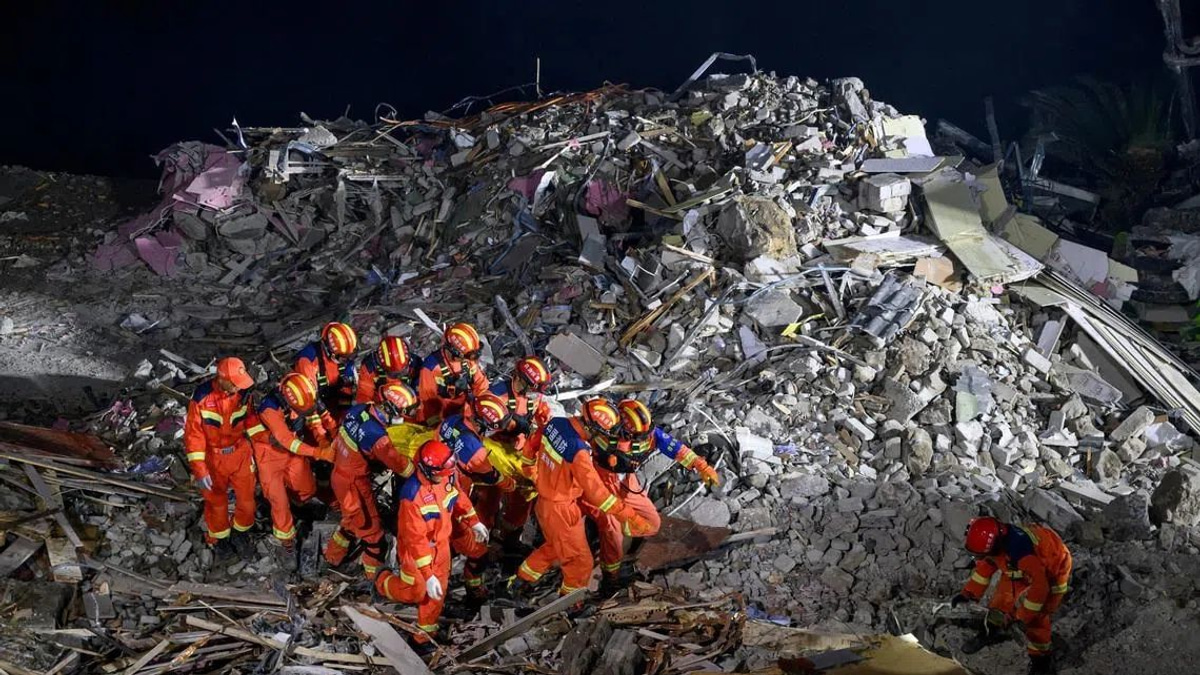 Chinese rescue teams blast through boulders to reach 34 missing after deadly landslide