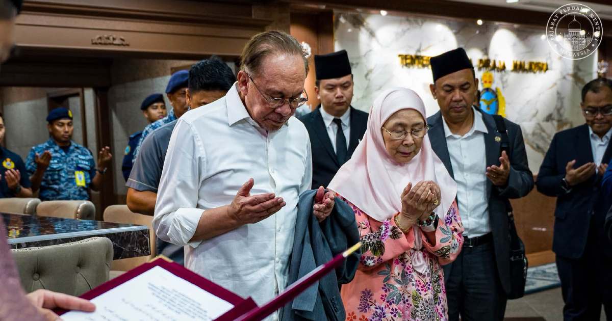 Anwar Ibrahim Arrives in Brunei for Biennial Leadership Forum