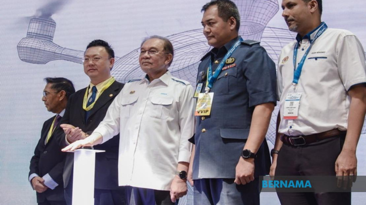 Malaysia Must Accelerate Drone Technology Development to Strengthen Global Economy, Says PM Anwar