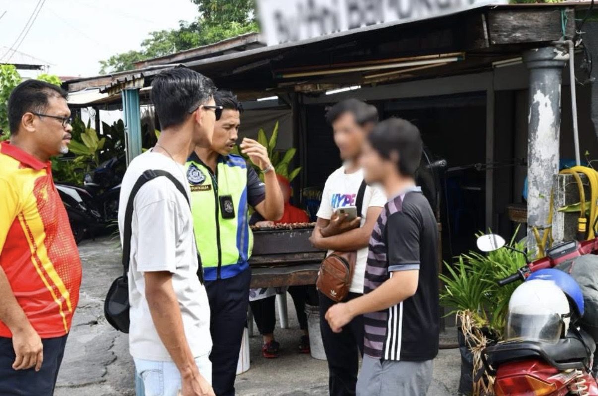 33 Myanmar Nationals Detained in Puchong Immigration Sweep; 14 Compounds Issued