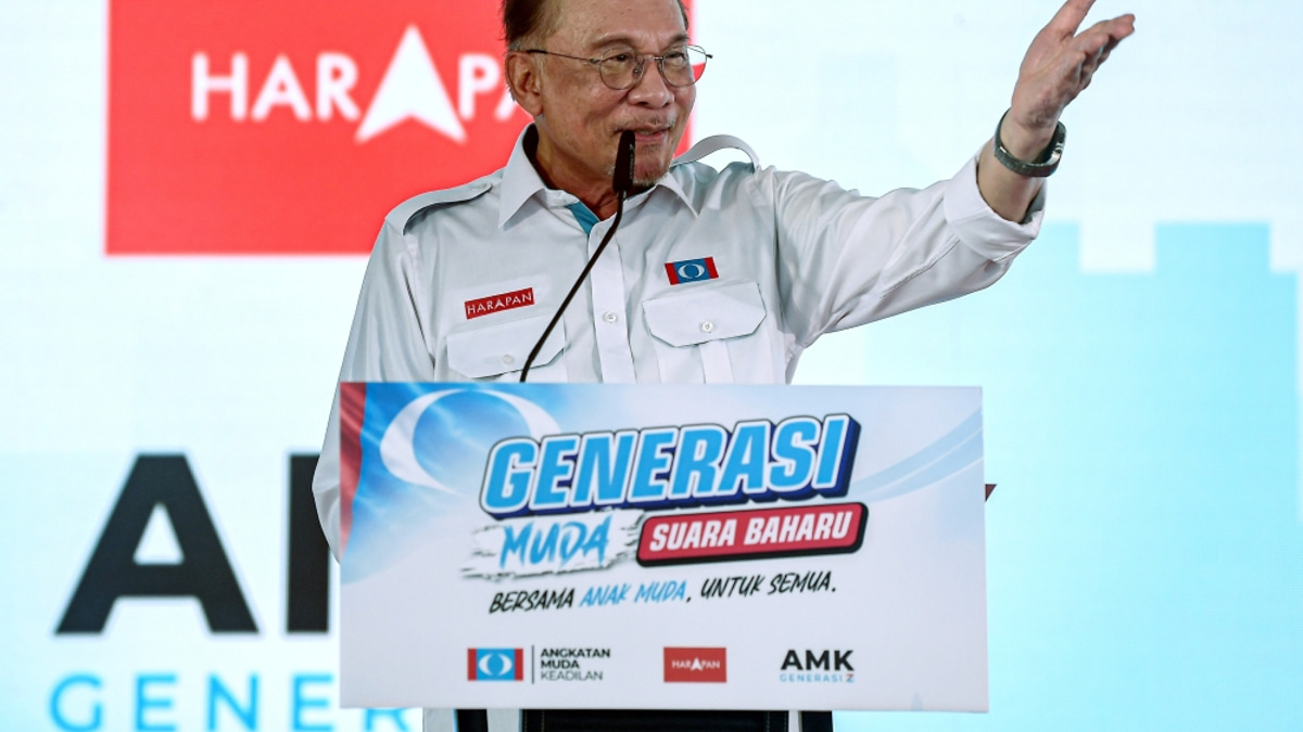 Anwar Calls for Fresh Political Culture as Malaysia Looks to Younger Voters