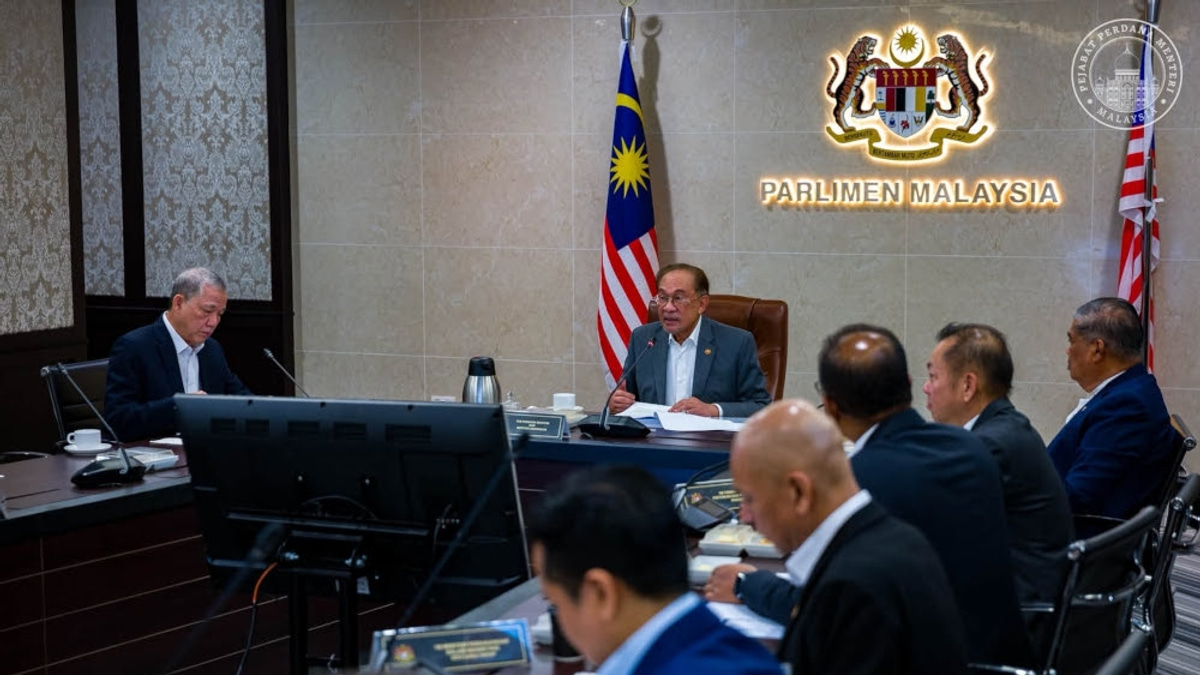 Anwar orders emergency measures as super El Niño threatens Malaysia's food security