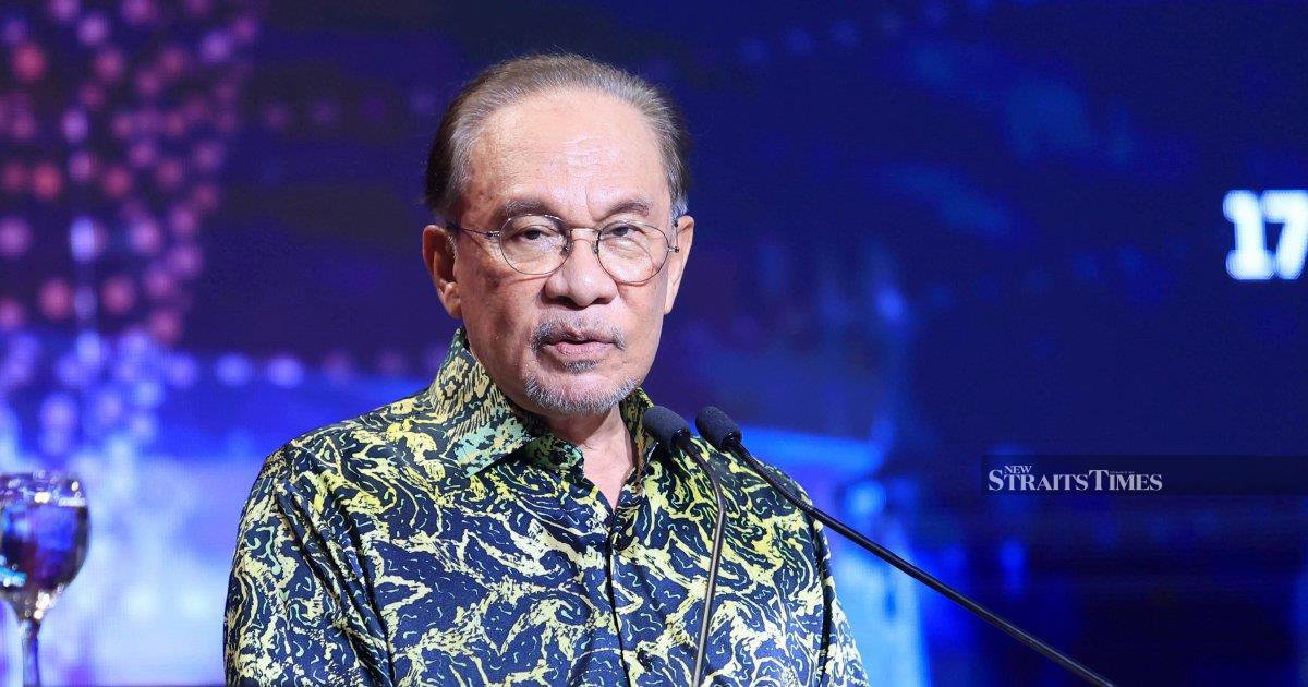 PM Anwar Completes Hernia Surgery, Continues Recovery Under Medical Care