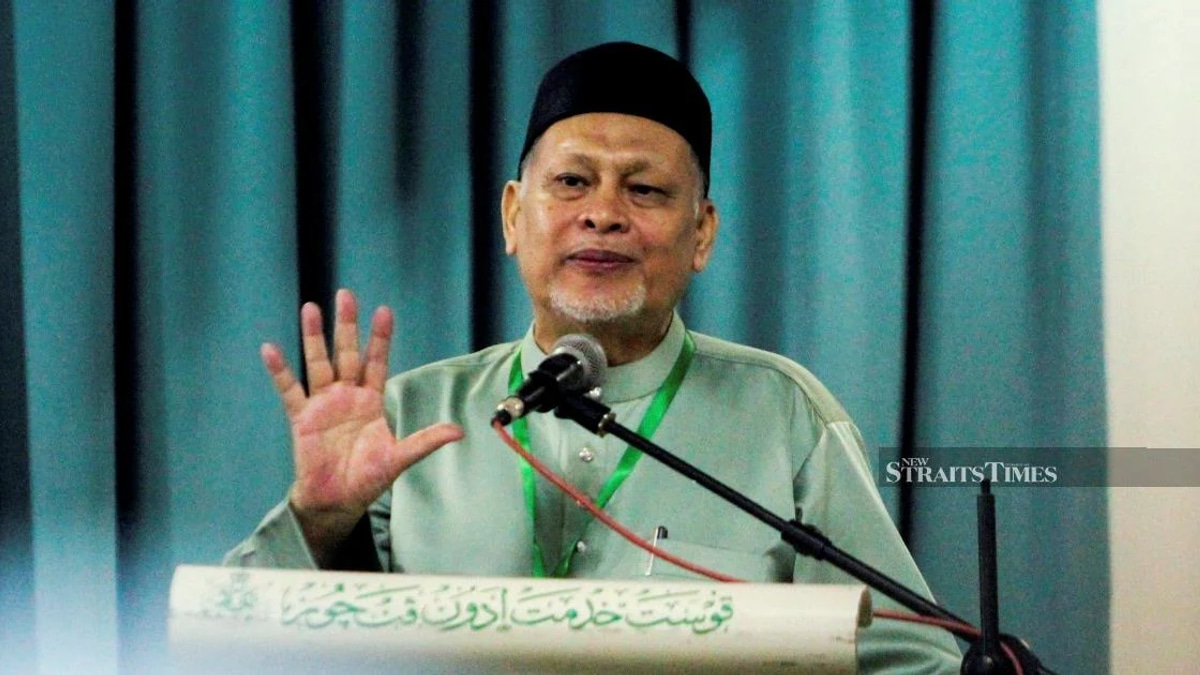 PAS Criticises Muhyiddin's Decision to Use PN Logo in State Elections as Premature