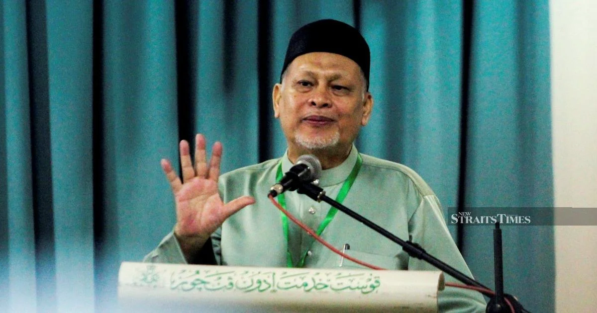 PAS Criticises Muhyiddin's Decision to Use PN Logo in State Elections as Premature