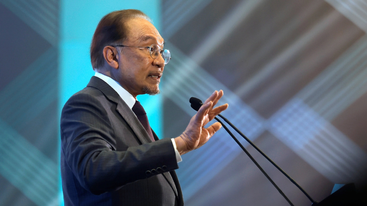 Malaysia's Formula 1 Ambitions: Anwar Eyes Return to World Stage