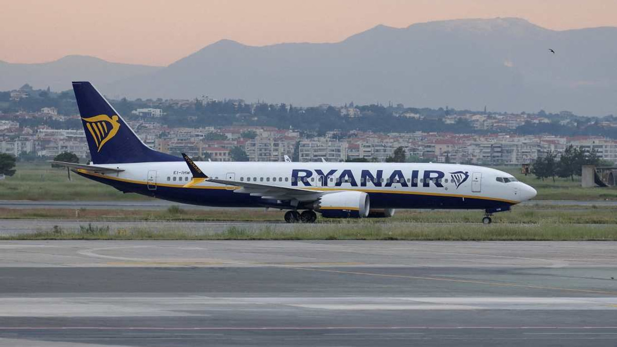 Engine Failure Partially Sucked Passenger Out of Ryanair Window, Investigation Reveals