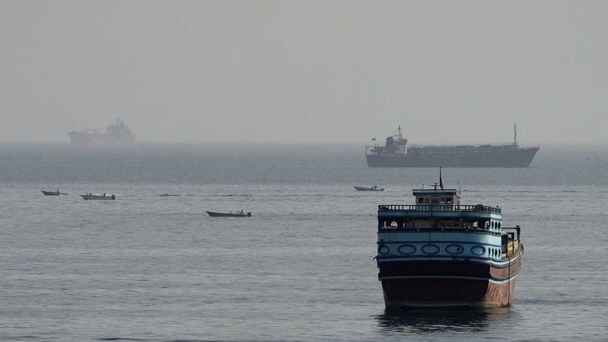 Japan Urges Iran to Keep Strait of Hormuz Transit Free of Charges