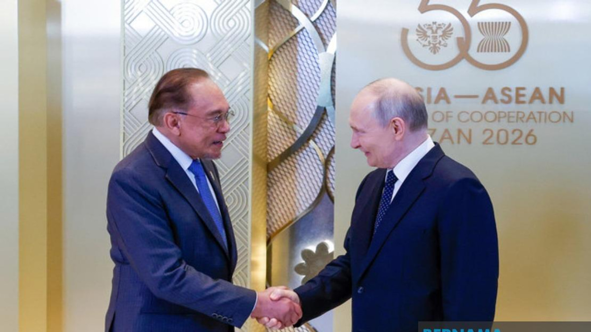PM Anwar's Strategic Diplomacy Wins Public Support for Economic Growth
