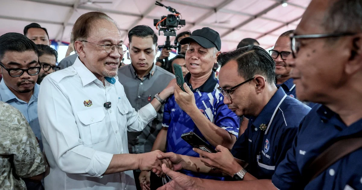 Anwar Pledges Expanded Housing Drive for Civil Servants to Alleviate Living Costs