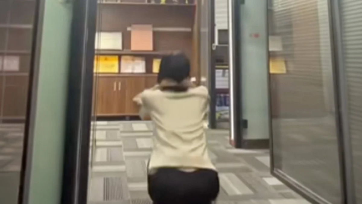 Chinese Financial Consultant Suffers Severe Muscle Breakdown After Manager-Imposed Punishment