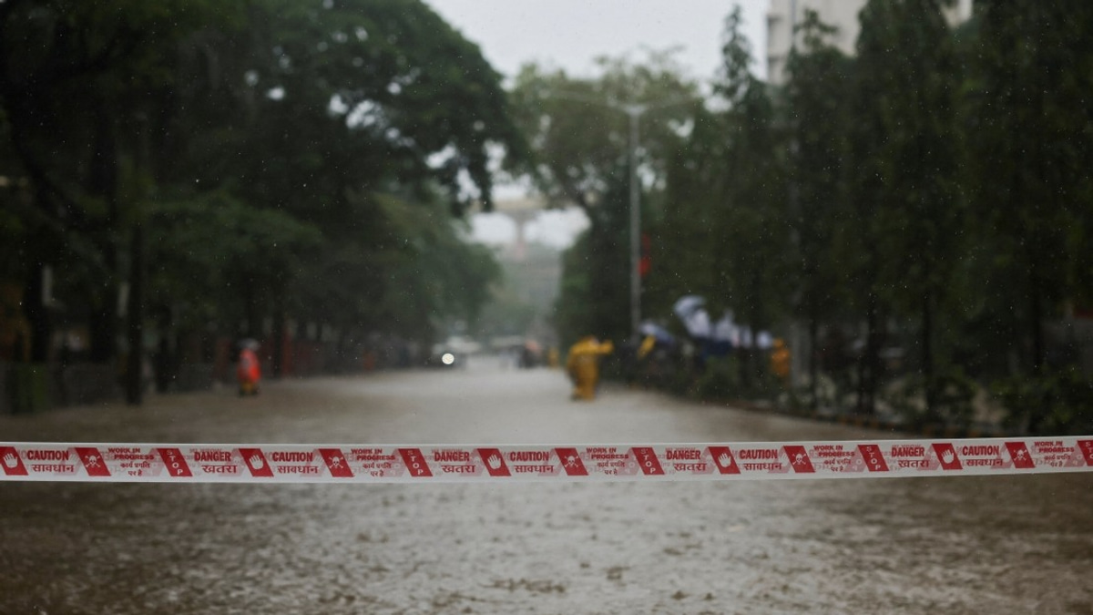 Six Dead as Heavy Monsoon Rains Trigger Building Collapse in Mumbai