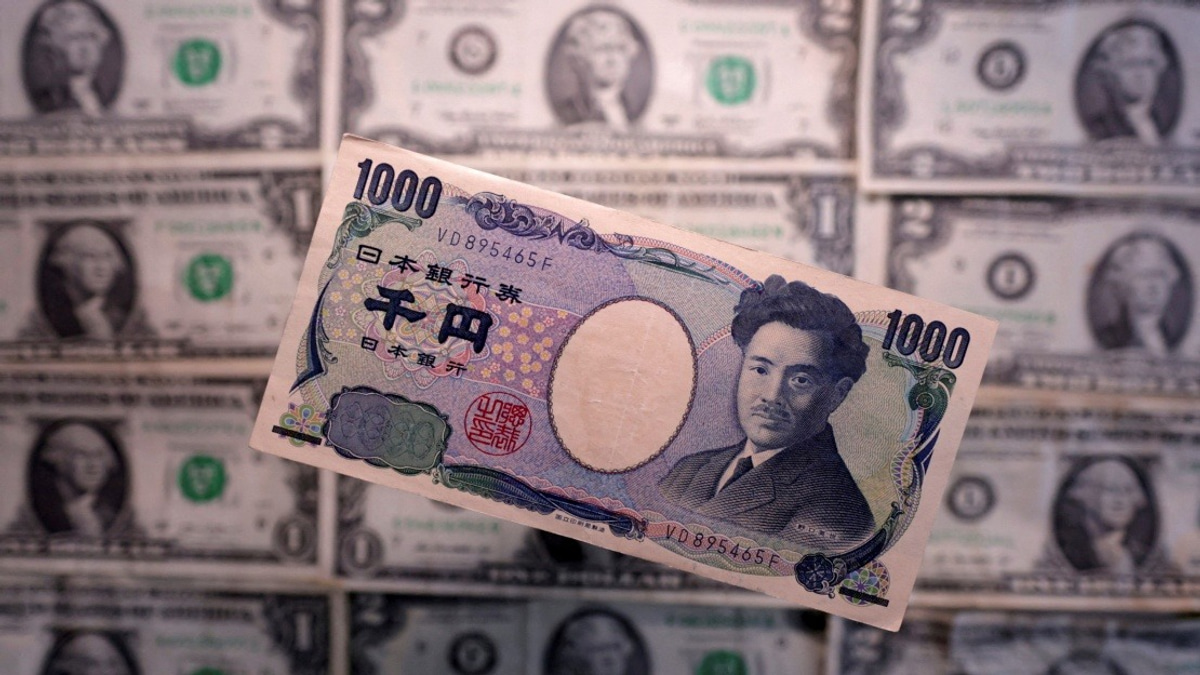 Japanese Yen Surges Past 158 Against Dollar, Sparking Government Intervention Speculation