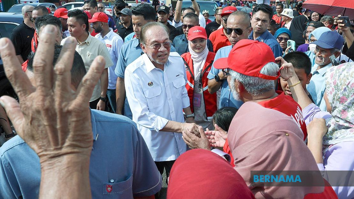 Grandmother's Motorcycle Journey Through Palm Oil Estate Brings Grandson's Dream of Meeting PM to Life