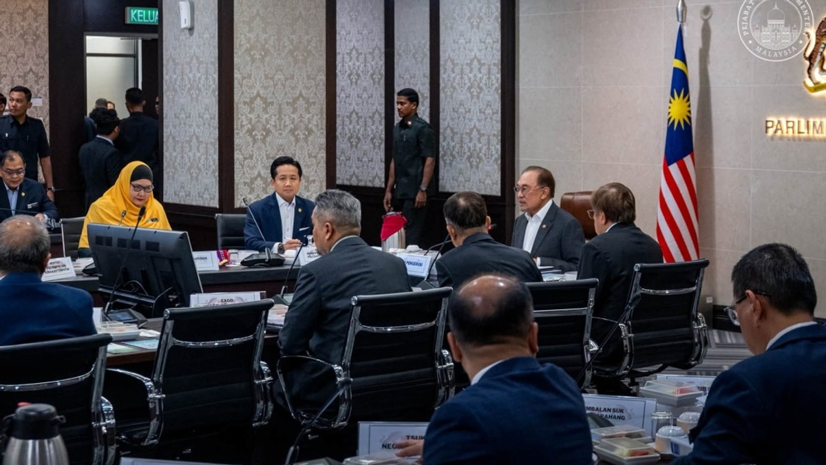 Federal-State Partnership Essential for Malaysia's Climate Goals, Says Anwar