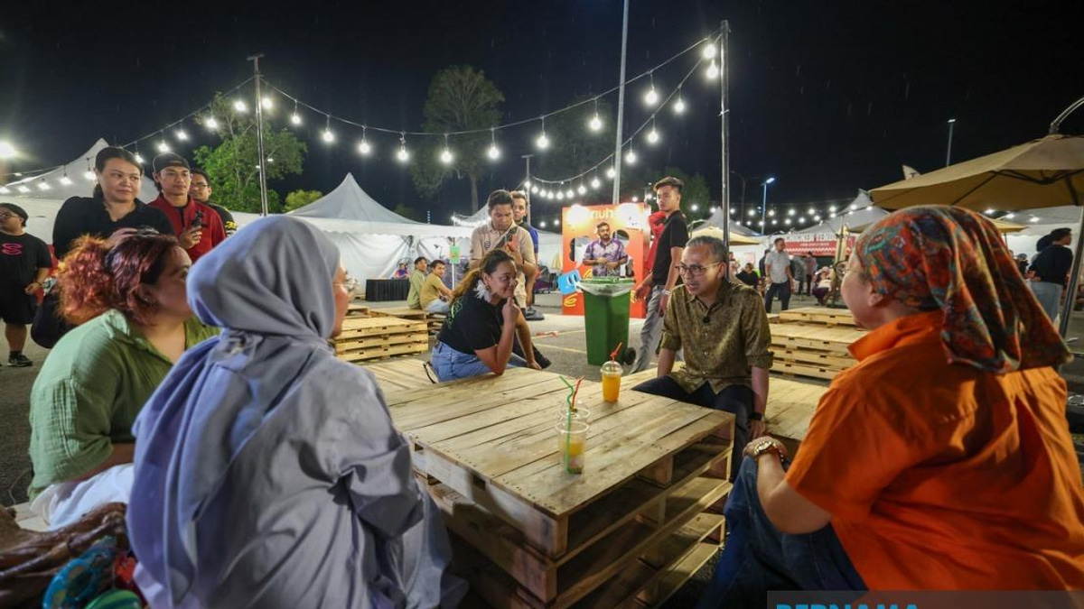 Fahmi Hails Success of RIUH Pi HAWANA, Urges Public to Support Creative Industries