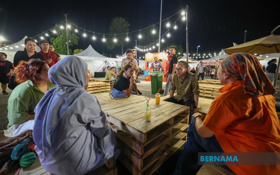 Fahmi Hails Success of RIUH Pi HAWANA, Urges Public to Support Creative Industries