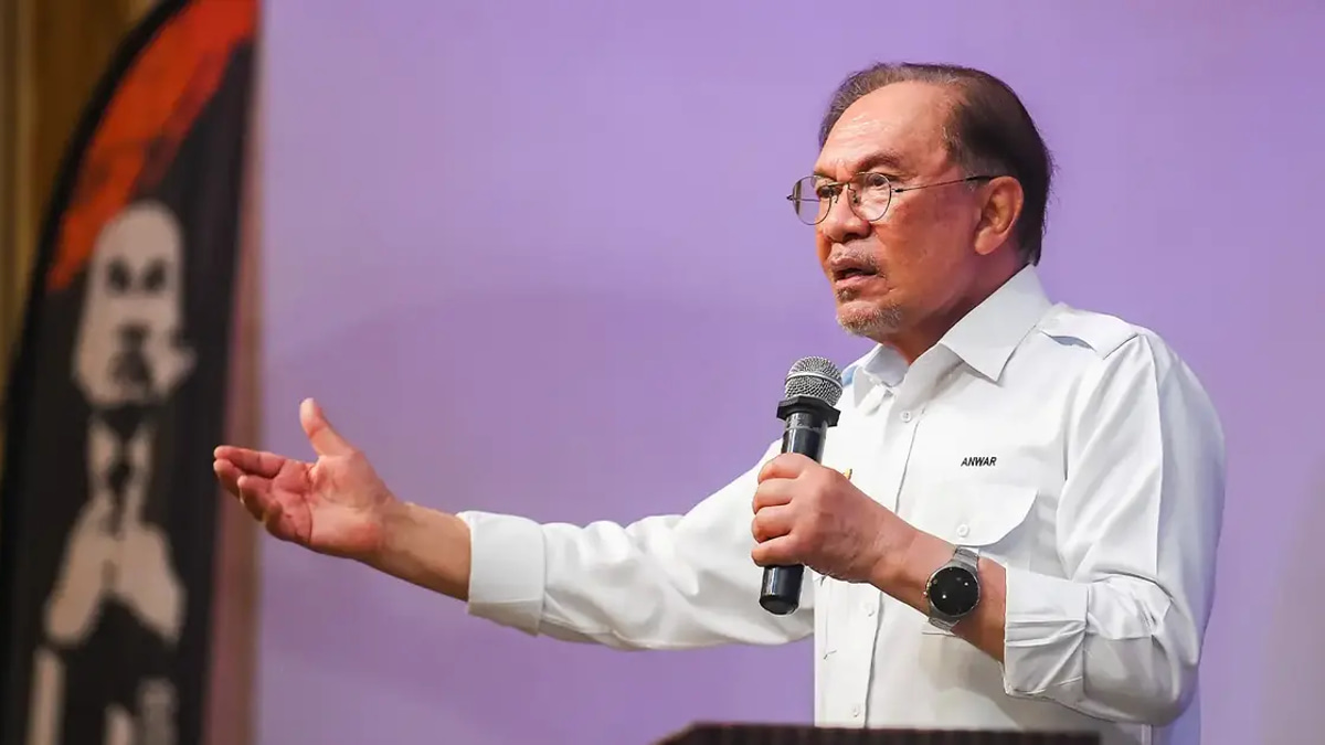 Anwar Blames 'Free Najib' Movement for Dragging PH into Early Johor Election
