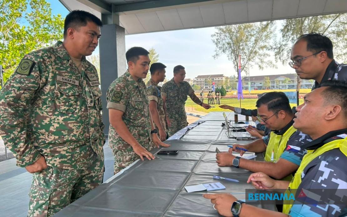 Johor Early Voting Gets Under Way Despite Afternoon Storm Warning