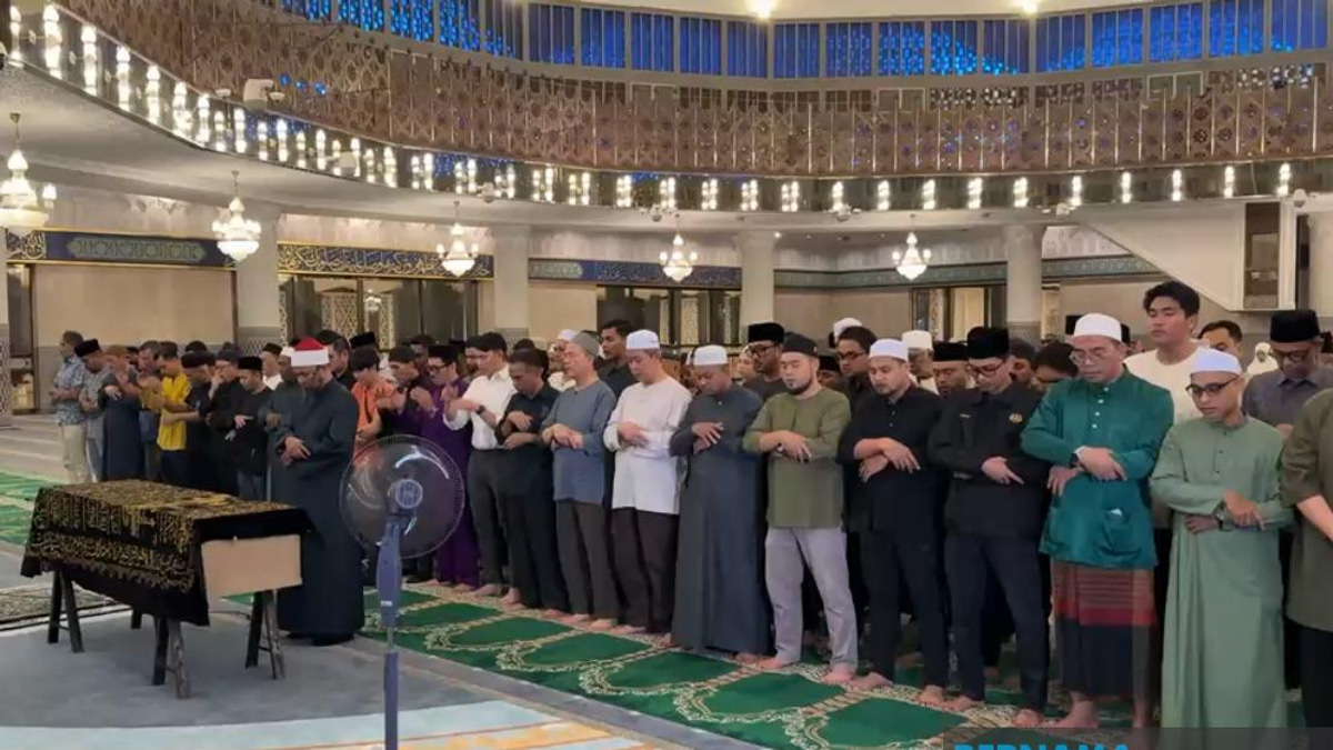 Nancy Shukri's Husband Laid To Rest Following Funeral Prayers At National Mosque