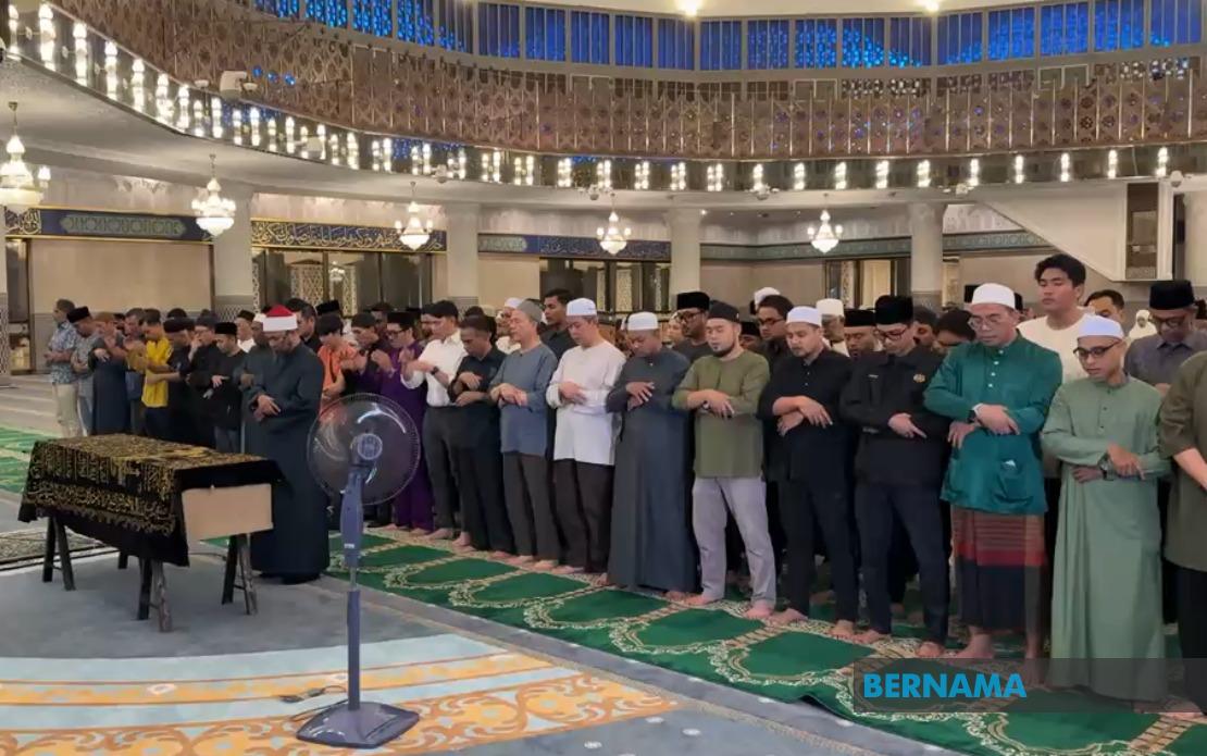 Nancy Shukri's Husband Laid To Rest Following Funeral Prayers At National Mosque