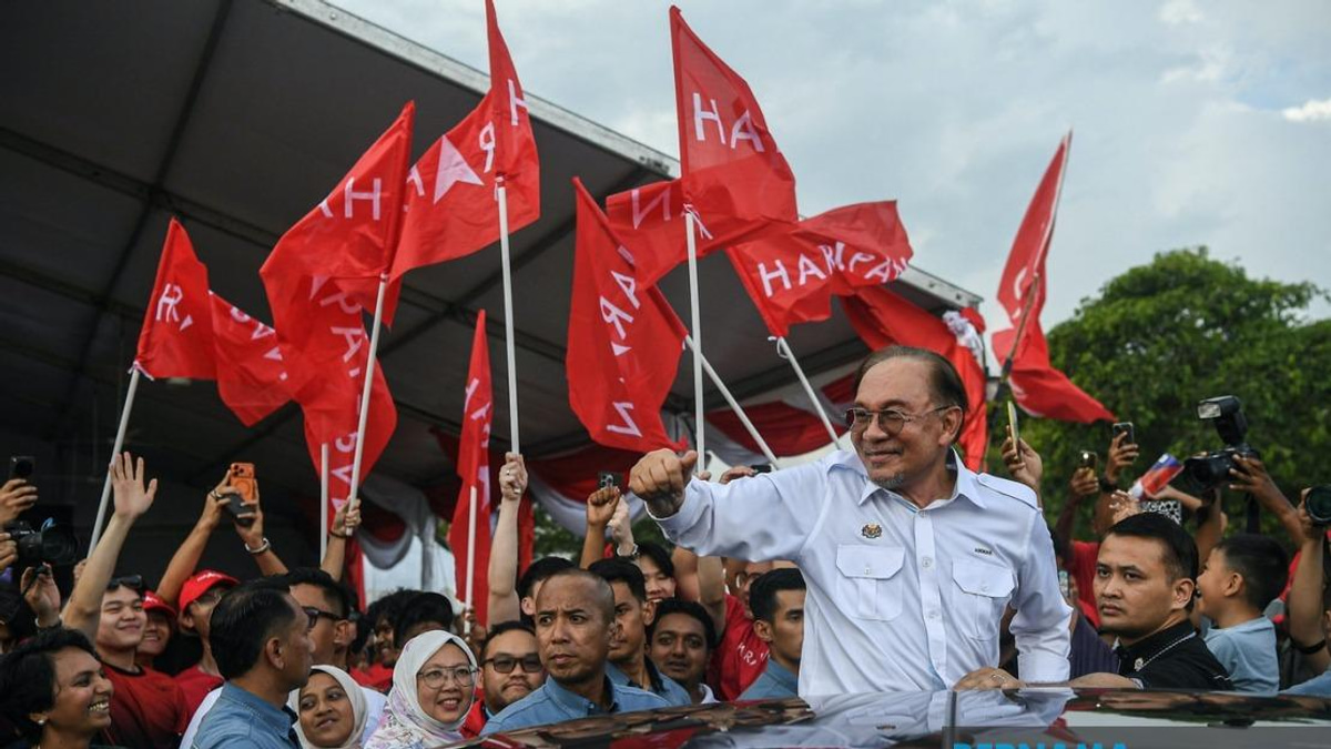 Why Johor's Older Voters Still Prefer Meeting Candidates Face-to-Face