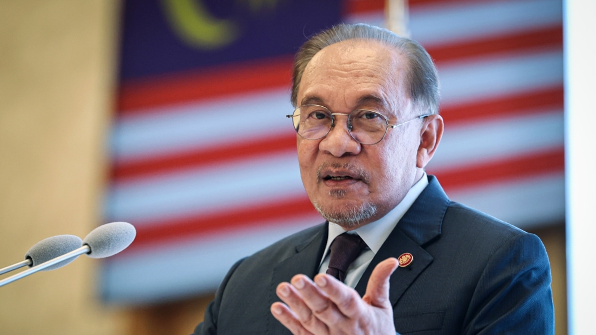 Anwar Ibrahim Acknowledges Support as Parliament Prepares for Tabung Haji RCI Debate